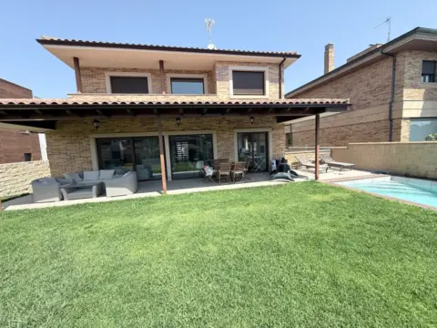 Chalet unifamiliar en calle de la Alberca, 26