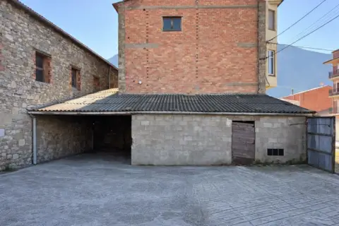 Nave comercial en Carretera L- 511