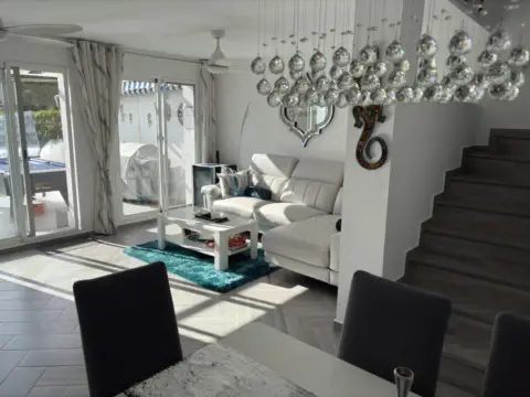 Chalet adosado en calle Islas Baleares