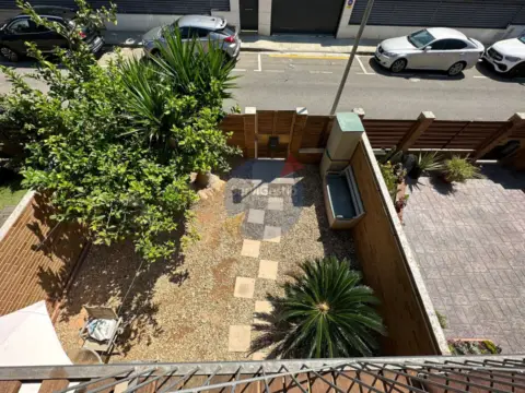 Casa adosada en Carrer de Berna