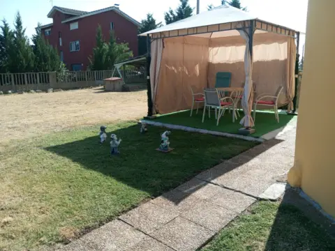 Chalet en calle del Reino de León