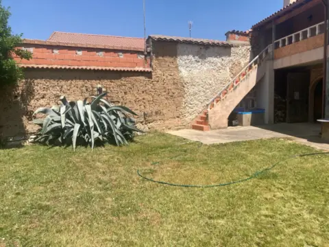 Casa rústica en Riego de La Vega