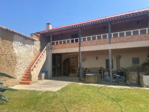 Casa rústica en Riego de La Vega