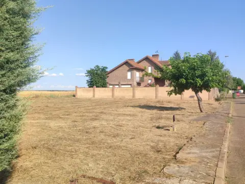 Terreno en calle de Llanos