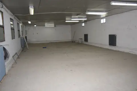 Nave comercial en La Vega-Oteruelo