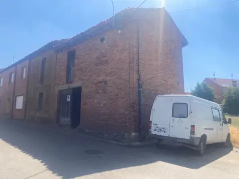 Casa en Carbajal de La Legua