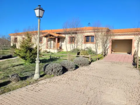 Chalet rústico en Tenzuela