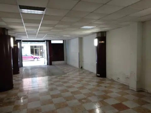 Local comercial en calle de Víctor Sáenz