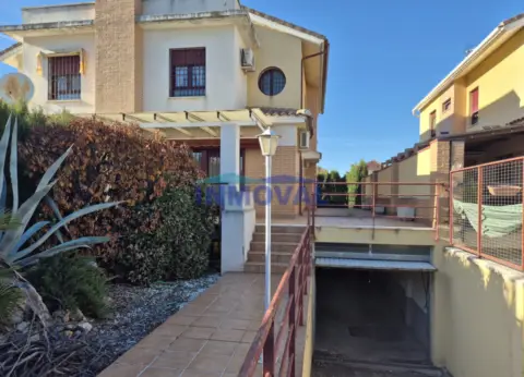 Chalet adosado en Valdepeñas