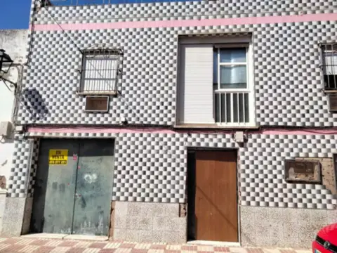 Casa adosada en calle Hernán Cortés