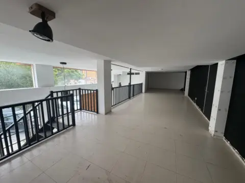Local comercial en Avinguda de la Hispanitat