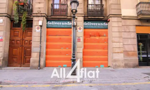 Local comercial en Carrer de Lluís 'el Piadós'