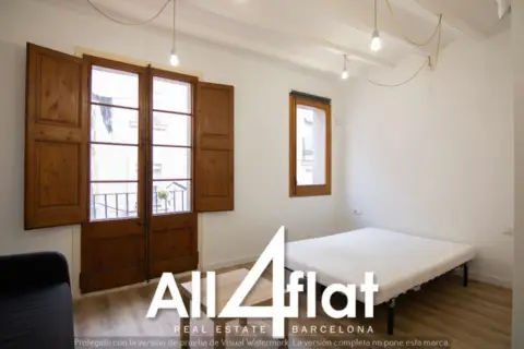 Estudio en Carrer de la Lluna