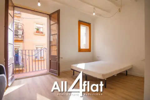 Estudio en Carrer de la Lluna