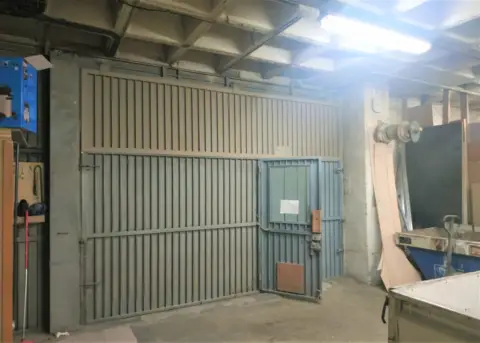 Nave industrial en La Comella