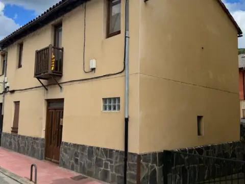 Casa adosada en Carrer del Segre