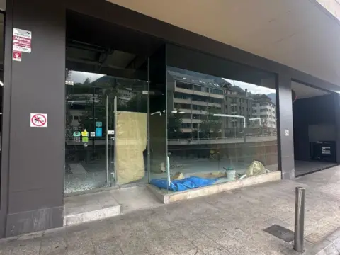 Local comercial en calle Avinguda Esteve Albert Illaix Local B2