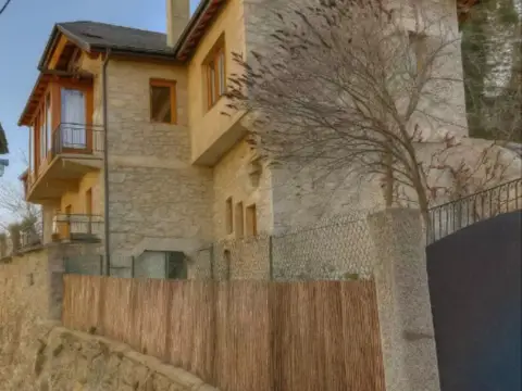 Casa en Angoustrine-Villeneuve-Des-Escaldes