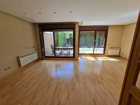 Chalet pareado en calle del Ciruelo