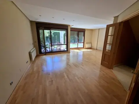 Chalet pareado en calle del Ciruelo