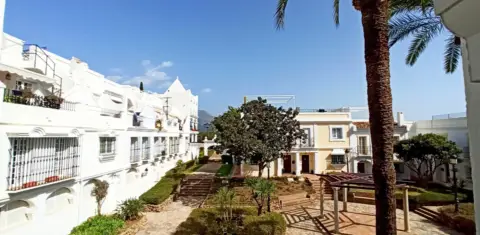 Casa en Avenida del Valle del Golf