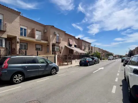 Chalet adosado en calle de Carlos Saura, 58