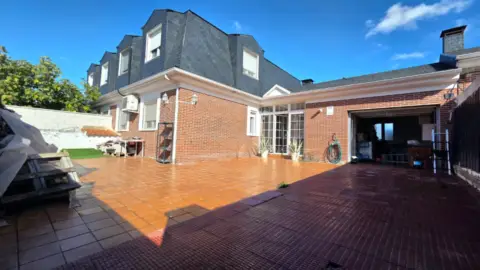 Chalet pareado en calle de las Lomas