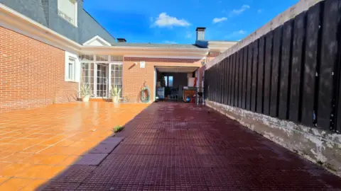 Chalet pareado en calle de las Lomas