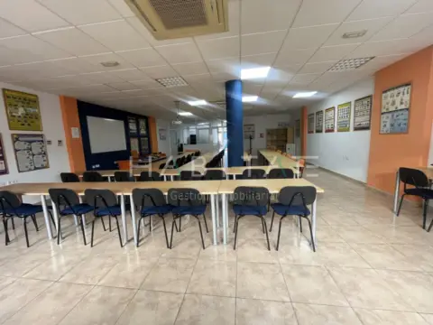 Local comercial en Núcleo