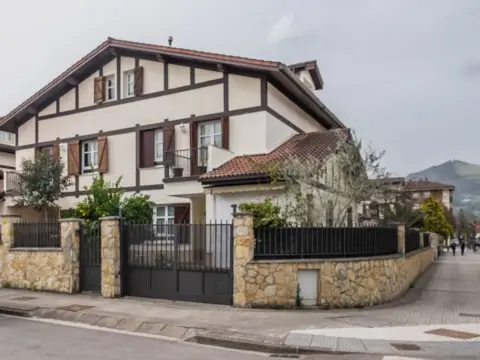 Casa adossada a calle de Zelata