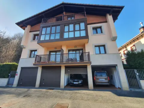 Chalet adosado en calle Peru Bidea