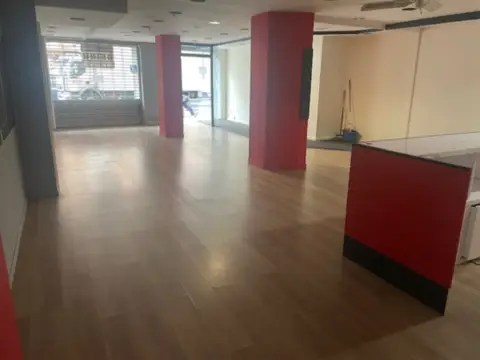 Local comercial en Passeig dels Almogàvers, 27