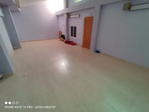 Local comercial en Avenida del Monseñor Riberi