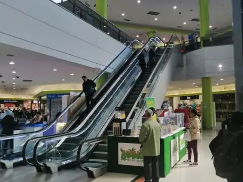 Local comercial en Avenida de los Poblados, 58