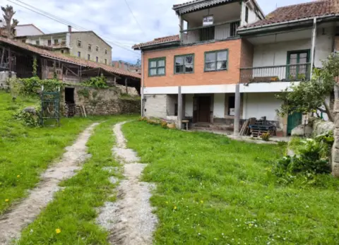 Casa pareada en Barrio Aes