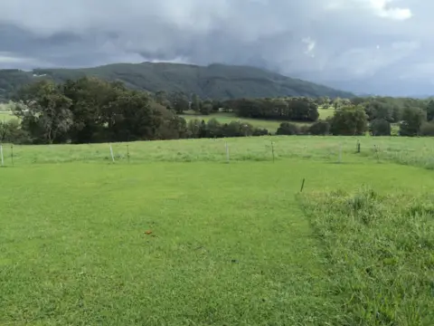 Terreno en calle La Unquera