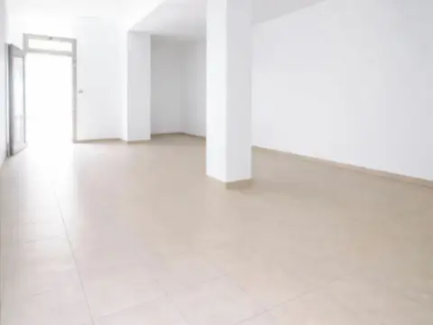 Local comercial en calle Vergara
