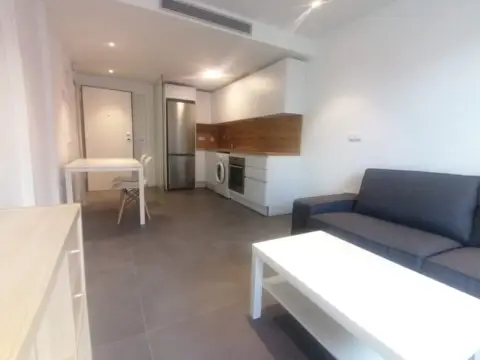 Apartamento en calle Hermanos Serrano Tortajada