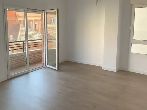 Piso en calle Obispo Frutos