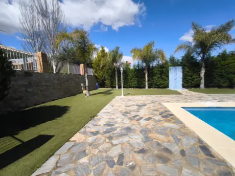 Chalet unifamiliar en calle de la Rosaleda