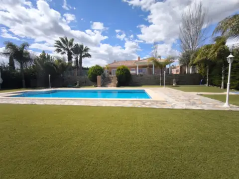 Chalet unifamiliar en calle de la Rosaleda