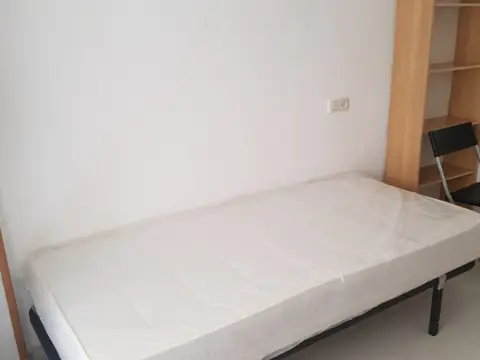 Estudio en calle del Poeta Vicente Medina