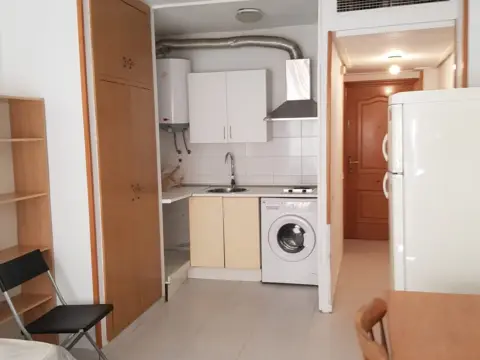 Estudio en calle del Poeta Vicente Medina