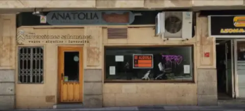 Local comercial en calle de los Condes de Crespo Rascón