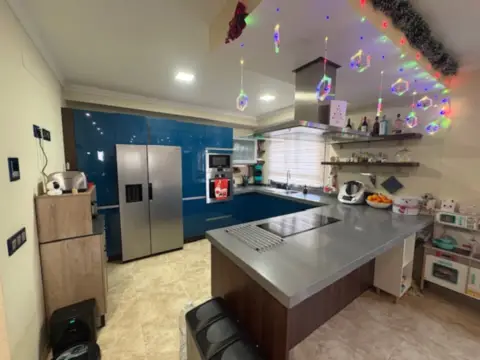 Chalet pareado en calle Tenique