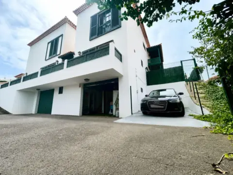 Casa pareada en calle Guillermo Rahn, 8