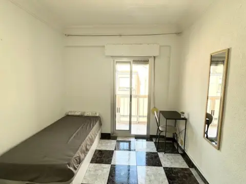 Habitación en Carrer Primer de Maig, 4