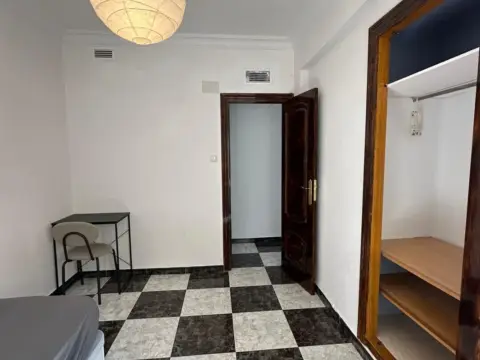 Habitación en Carrer Primer de Maig, 4