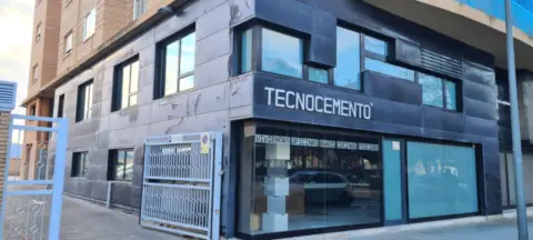 Local comercial en Avinguda de Camilo José Cela, 8