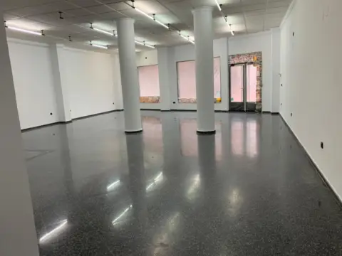 Local comercial en calle de los Hermanos Pinzón, 13